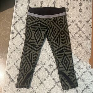 Lululemon like new wunderunder capri crop workout pants